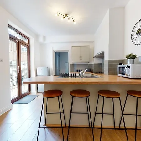 No10 Seaside - Ground Floor Apartment *