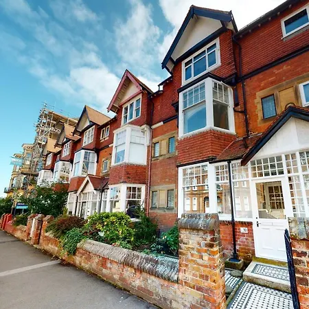 No10 Seaside - Ground Floor Apartment *