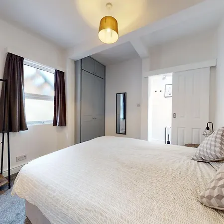 No10 Seaside - Ground Floor Apartament